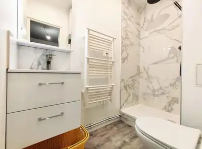 Salle de bains dans l'établissement Agréable studio - Wi-Fi - cuisine complète
