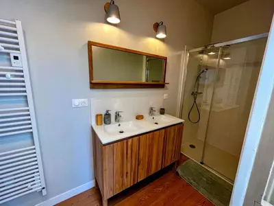 Salle de bains dans l'établissement Le Ginkgo