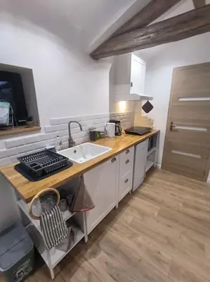 Cuisine ou kitchenette dans l'établissement Le gîte du Verger - Appartement à Arc et Senans