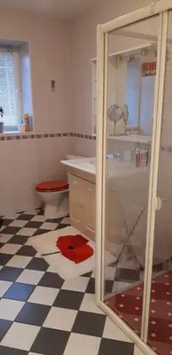 Salle de bains dans l'établissement Résidence les Rossignols