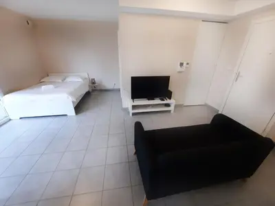 Un ou plusieurs lits dans un hébergement de l'établissement Le 18 - Apt 2 Personnes, avec terrasse