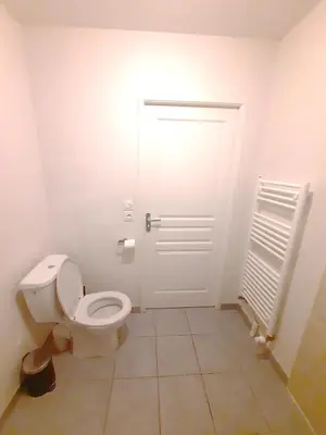 Salle de bains dans l'établissement Le 18 - Apt 2 Personnes, avec terrasse