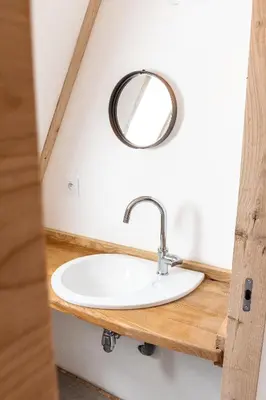 Salle de bains dans l'établissement le Shed - gîtes de Banne 70
