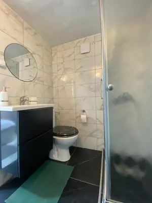 Salle de bains dans l'établissement Studio Moderne et Parking gratuit