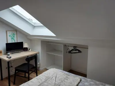 Un ou plusieurs lits dans un hébergement de l'établissement Sous les toits - Wi-Fi - TV