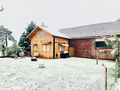 Jardin de l'établissement Chalet - Spa Jacuzzi le Rouge-Gorge