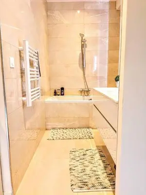 Salle de bains dans l'établissement LOasis Dijonnaise 8 PEOPLE