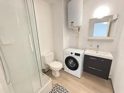 Salle de bains dans l'établissement T2 23m2 Confort calme Centre ville Paray app 408