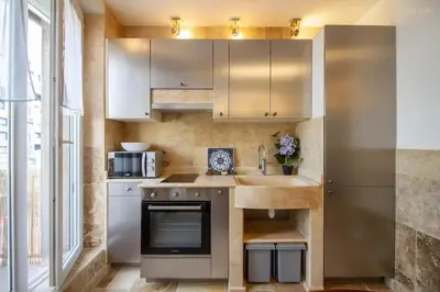 Cuisine ou kitchenette dans l'établissement Le Martre - Apt 4 Personnes, 2 ch, avec Balcon