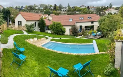 Piscine de l'établissement La Maison Laborey - Gîte de la Combe ou située à proximité