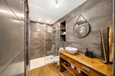 Salle de bains dans l'établissement Oenosuite - Charme & Vin en hyper-centre