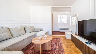 Télévision ou salle de divertissement dans l'établissement Loft lumineux avec Netflix & parking privé, proche centre Dijon