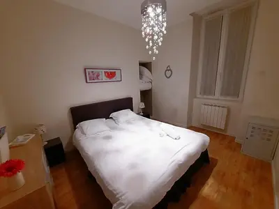 Un ou plusieurs lits dans un hébergement de l'établissement Le Hoche - Apt 4 Personnes, 1 ch, Proche Gare