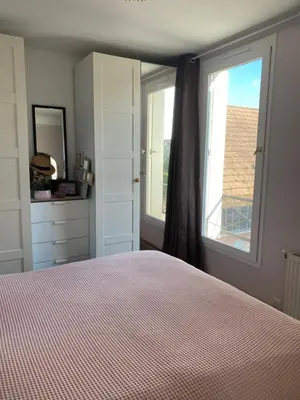 Un ou plusieurs lits dans un hébergement de l'établissement Appartement 4p avec garage privé