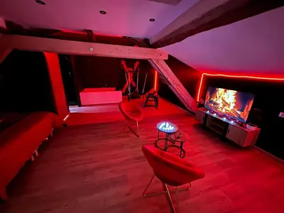 Télévision ou salle de divertissement dans l'établissement La secret room