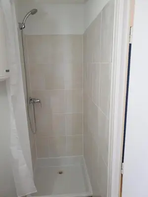 Salle de bains dans l'établissement Studio meublé centre ville Paray 1B16