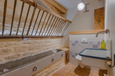 Salle de bains dans l'établissement Lancharre