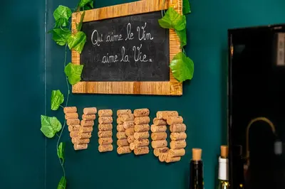 Certificat, récompense, panneau ou autre document affiché dans l'établissement Le Clos Épicurien - Voyage a Dijon