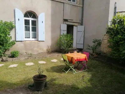 Jardin de l'établissement Le Cosy Dijonnais - Disponible après le 1er Mai