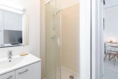 Salle de bains dans l'établissement Appartement 4 personnes - Cité de la gastronomie