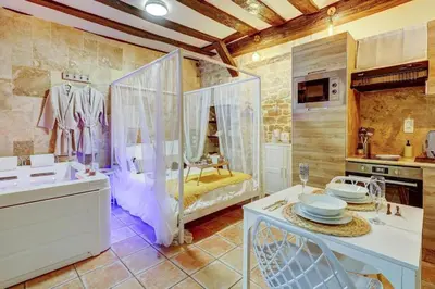 Cuisine ou kitchenette dans l'établissement L'ÉVASION I BED&SPA I Jacuzzi I Cozy I HyperCentre I RENT IMMO