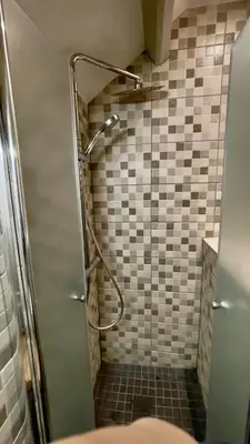 Salle de bains dans l'établissement Le Chablis - Proche Centre & CHU, avec MiniBar