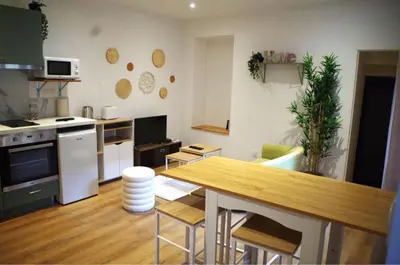 Cuisine ou kitchenette dans l'établissement Urban Oasis, Appartement Chic et Neuf