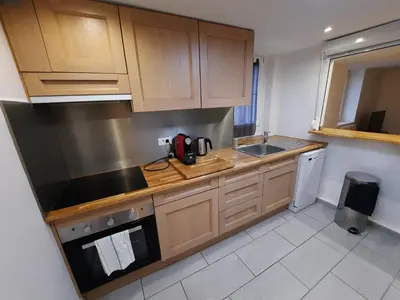 Cuisine ou kitchenette dans l'établissement Le Vercingétorix - Charme et confort