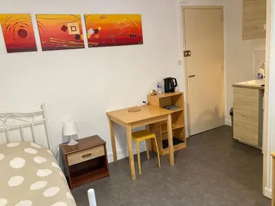 Cuisine ou kitchenette dans l'établissement Studio 12, Dijon, near train station