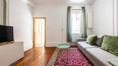 Coin salon dans l'établissement Appartement cosy avec terrasse, accès gare Dijon à pied