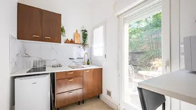 Cuisine ou kitchenette dans l'établissement Appartement cosy avec terrasse, accès gare Dijon à pied