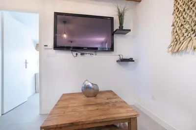Télévision ou salle de divertissement dans l'établissement Chez Axel et Julie Mâcon Centre