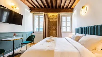 Un ou plusieurs lits dans un hébergement de l'établissement Suite Junior - l'Écrin des Vignes - Dijon Centre Historique