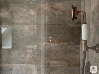 Salle de bains dans l'établissement Algranate - Maison du Tisserand