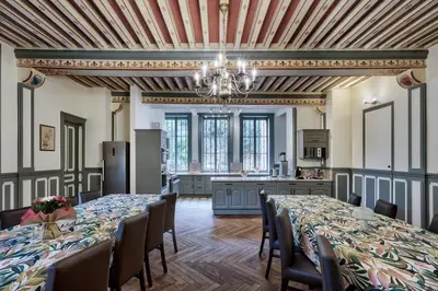Restaurant ou autre lieu de restauration dans l'établissement Kasteliades, Château de Burnand