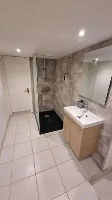 Salle de bains dans l'établissement La Petite Cuvée confort & elegance