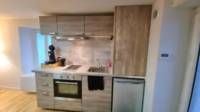 Cuisine ou kitchenette dans l'établissement La Petite Cuvée confort & elegance