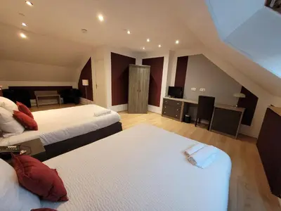 Un ou plusieurs lits dans un hébergement de l'établissement Hôtel de L'Ecu