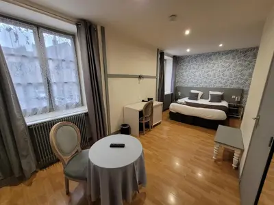 Un ou plusieurs lits dans un hébergement de l'établissement Hôtel de L'Ecu