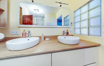 Salle de bains dans l'établissement Amazing Home In Volnay With Wifi