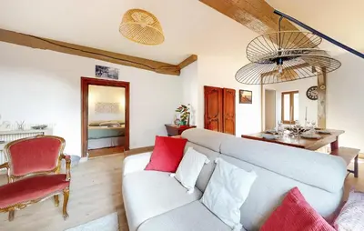 Coin salon dans l'établissement Amazing Home In Volnay With Wifi
