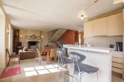 Cuisine ou kitchenette dans l'établissement La Maison de Maître, la plus grande des 3 maisons du Clos d'Isand'Or