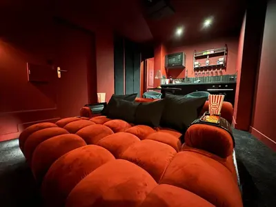 Coin salon dans l'établissement LE CINÉ-ROOM, T2, Netflix, Prime, Hyper-centre