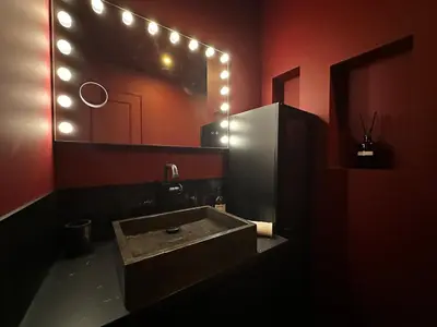 Salle de bains dans l'établissement LE CINÉ-ROOM, T2, Netflix, Prime, Hyper-centre