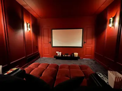 Coin salon dans l'établissement LE CINÉ-ROOM, T2, Netflix, Prime, Hyper-centre