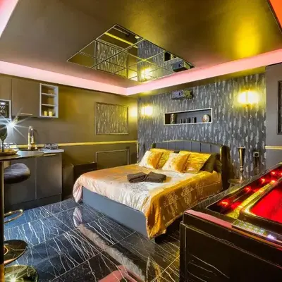 LA GOLDEN ROOM - Suite de Luxe avec Jacuzzi