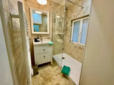 Salle de bains dans l'établissement La Chouette Blanche, hypercentre