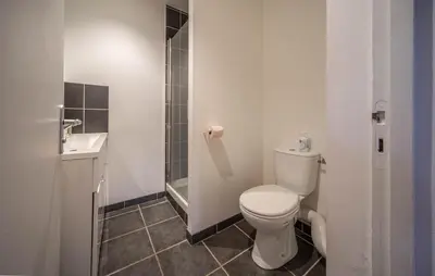 Salle de bains dans l'établissement Le refuge citadin