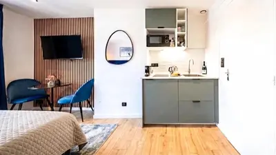 Cuisine ou kitchenette dans l'établissement Suite Junior - Le Chêne Bleu - Dijon Centre Historique