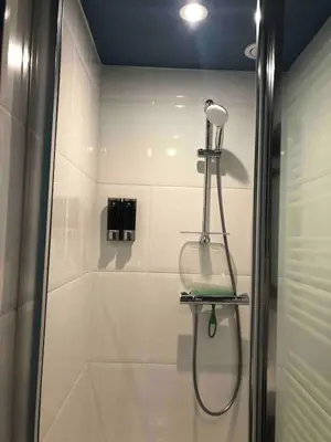 Salle de bains dans l'établissement Gîte des Chaumottes, meublé avec terrasse